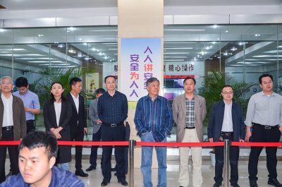 中机生产力促进中心邱城一行莅临汇赢国际连界基地调研