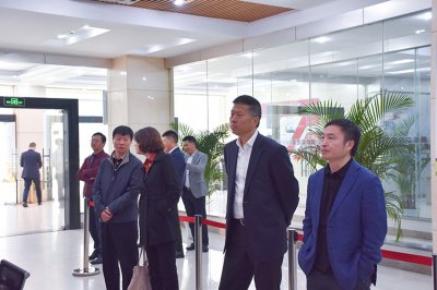 中国银行四川省分行副行长左焜一行到汇赢国际连界区域参观交流
