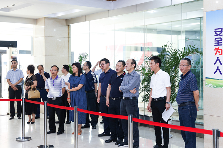 省人大常委会郑树全一行莅临汇赢连界基地参观考察(图1)