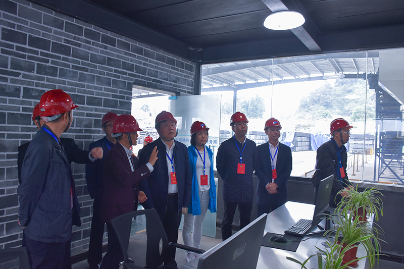 内江市政协副主席黄俊伟一行调研汇赢国际连界基地(图2) 内江市政协副主席黄俊伟一行调研汇赢国际连界基地(图2)