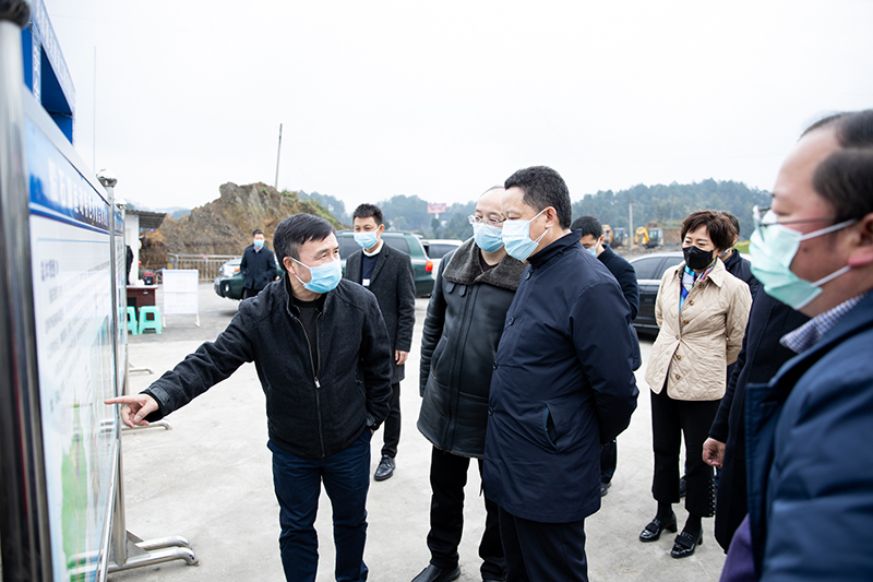 副省长杨兴平调研汇赢国际连界足球竞训基地并指导防疫工作(图2) 副省长杨兴平调研汇赢国际连界足球竞训基地并指导防疫工作(图2)