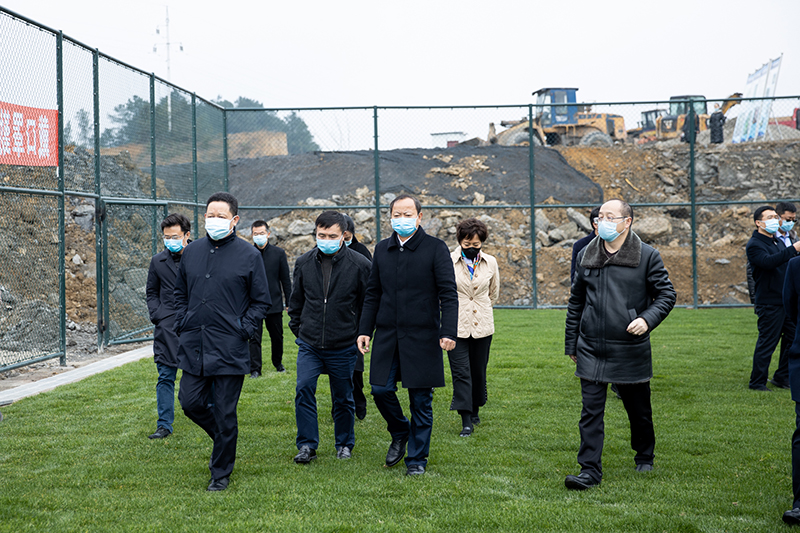 副省长杨兴平调研汇赢国际连界足球竞训基地并指导防疫工作(图3) 副省长杨兴平调研汇赢国际连界足球竞训基地并指导防疫工作(图3)