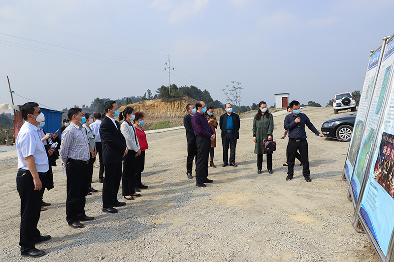 内江市人大常委会副主任秦金保一行调研连界足球竞训基地(图1) 内江市人大常委会副主任秦金保一行调研连界足球竞训基地(图1)