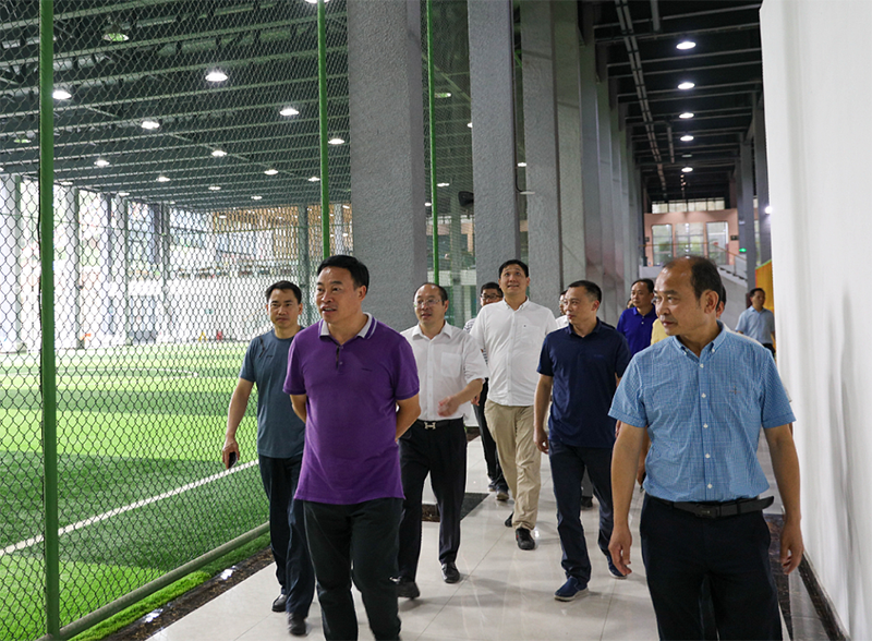 重庆市体育局副局长杨贵山率队到汇赢国际连界基地调研(图4)
