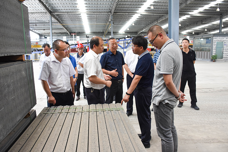 经济和信息化厅技改处处长孙仁伟一行到汇赢连界基地调研(图4)