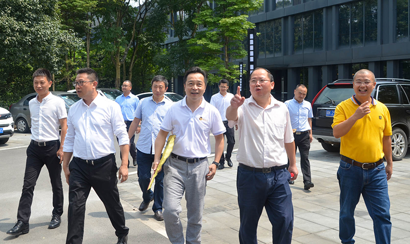 香港有利集团莅临汇赢连界基地考察交流(图2)