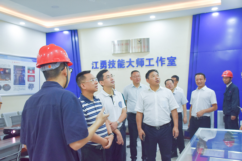 省人社厅副厅长黄晓东一行莅临汇赢调研(图3)