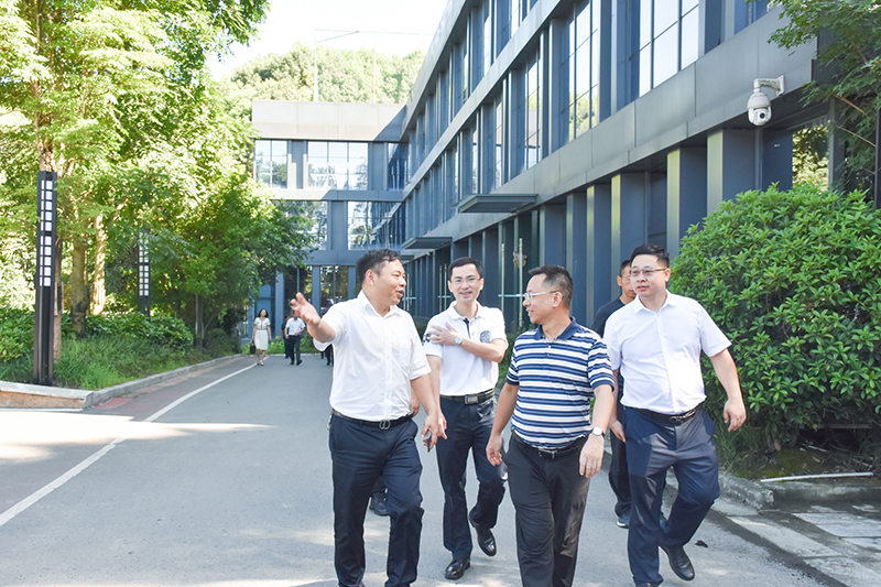 省人社厅副厅长黄晓东一行莅临汇赢调研(图4)