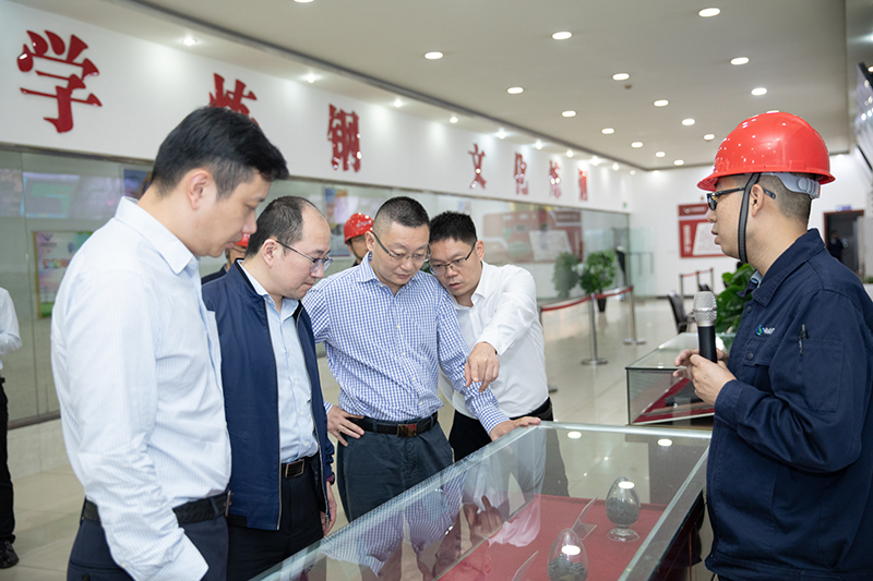浦发银行成都分行考察汇赢国际连界基地(图1)