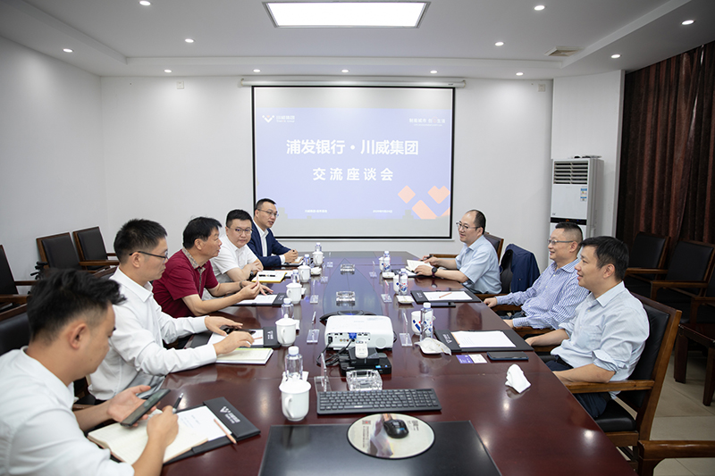 浦发银行成都分行考察汇赢国际连界基地(图2)