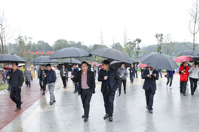 省总工会副主席苗勇率市州调研组专题调研汇赢国际企业职工之家阵地建设情况(图1)
