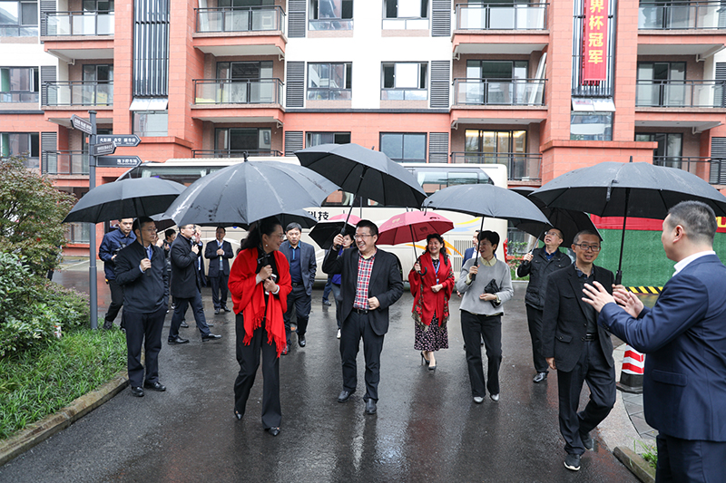 省总工会副主席苗勇率市州调研组专题调研汇赢国际企业职工之家阵地建设情况(图2)