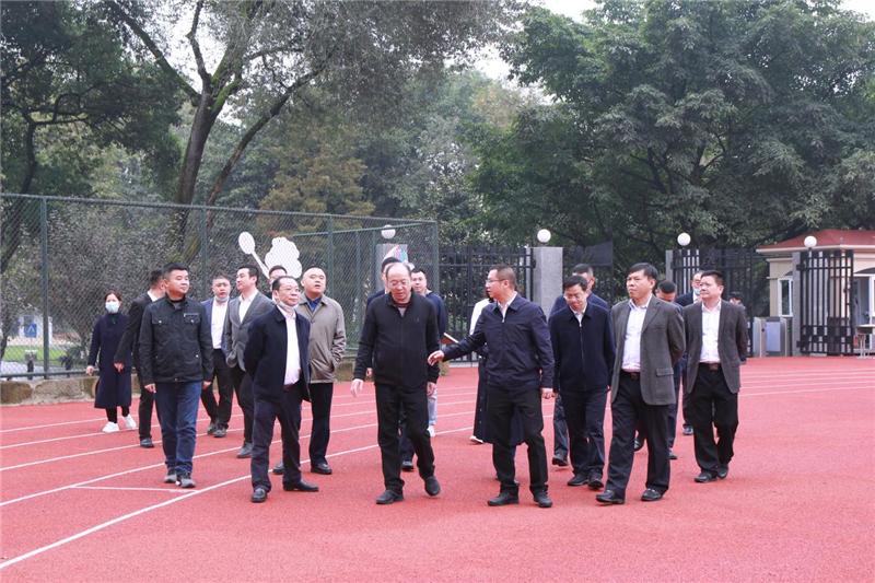 威远县县委书记兰徐一行到博骏双语学校调研(图2) 威远县县委书记兰徐一行到博骏双语学校调研(图2)