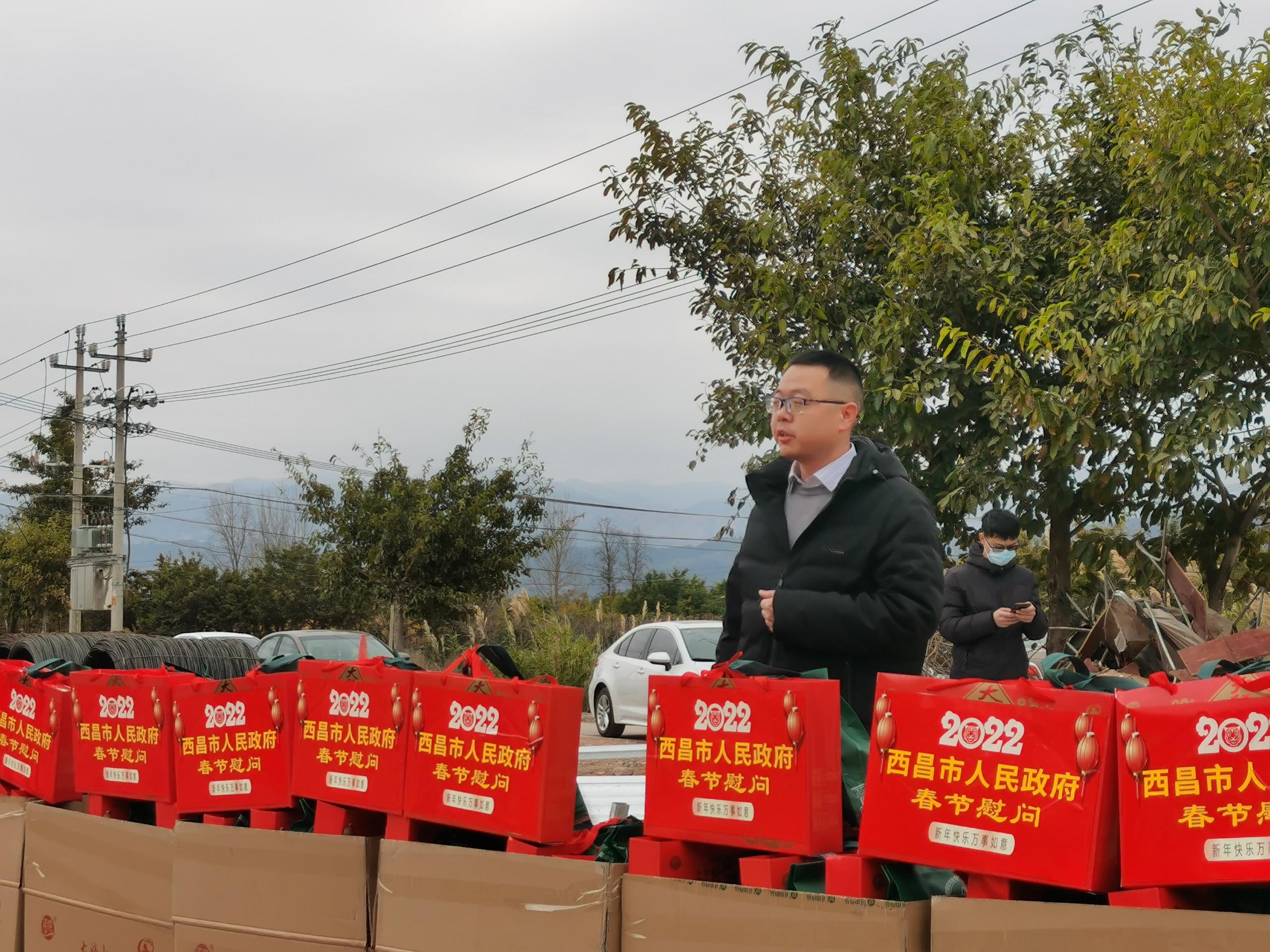 加倍鼓舞 众志成城战新春 ——西昌市副市长慰问春节期奋战在海南乡村振兴二期项目参战人员(图2) 加倍鼓舞 众志成城战新春 ——西昌市副市长慰问春节期奋战在海南乡村振兴二期项目参战人员(图2)