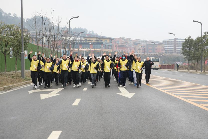 坚守底线  砥砺前行 ——汇赢员工自发组织2022年迎新春全民健身跑(图9)