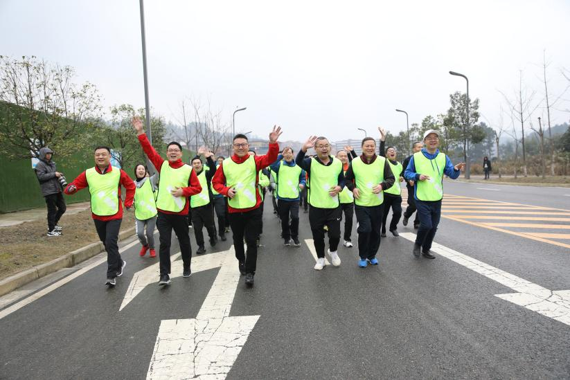 坚守底线  砥砺前行 ——汇赢员工自发组织2022年迎新春全民健身跑(图10)