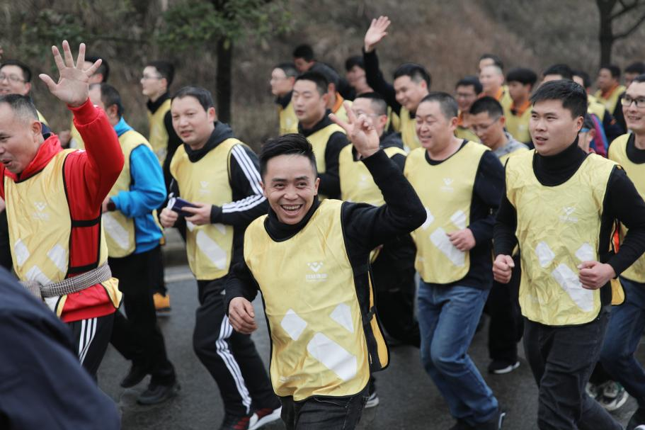 坚守底线  砥砺前行 ——汇赢员工自发组织2022年迎新春全民健身跑(图12)