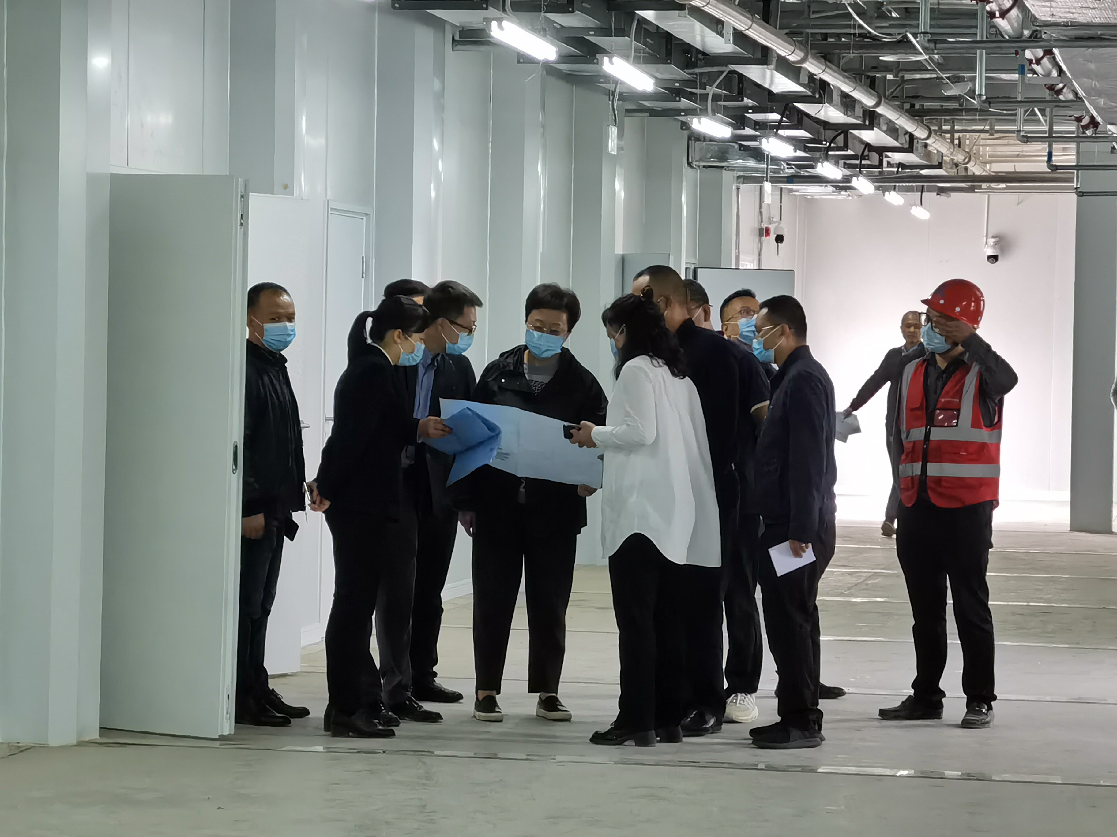 “很好,大家辛苦了” ——内江市委书记郑莉调研隆昌方舱医院(图3) “很好,大家辛苦了” ——内江市委书记郑莉调研隆昌方舱医院(图3)