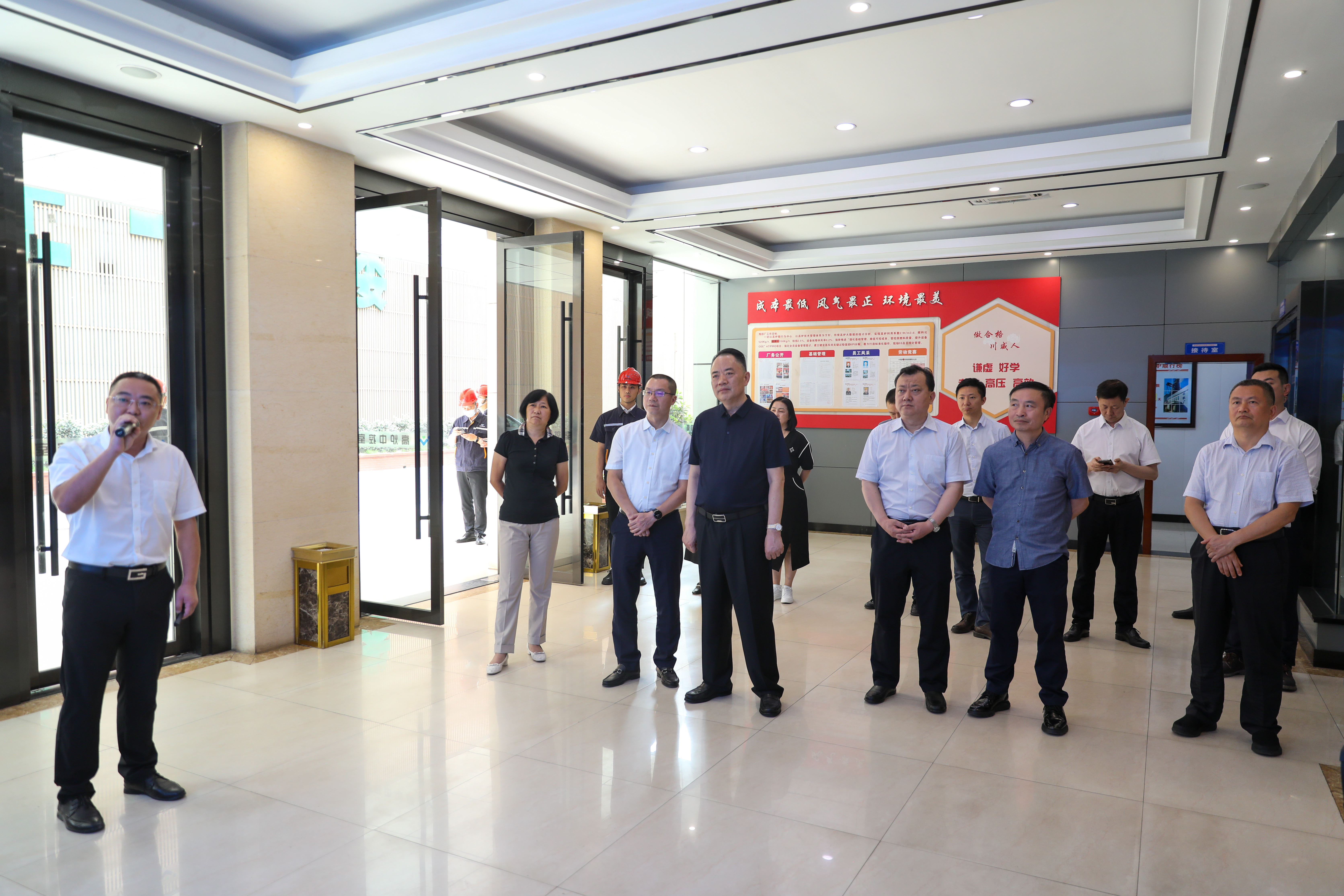 省人大常委会副主任宋朝华到汇赢连界基地 考察调研(图2) 省人大常委会副主任宋朝华到汇赢连界基地 考察调研(图2)