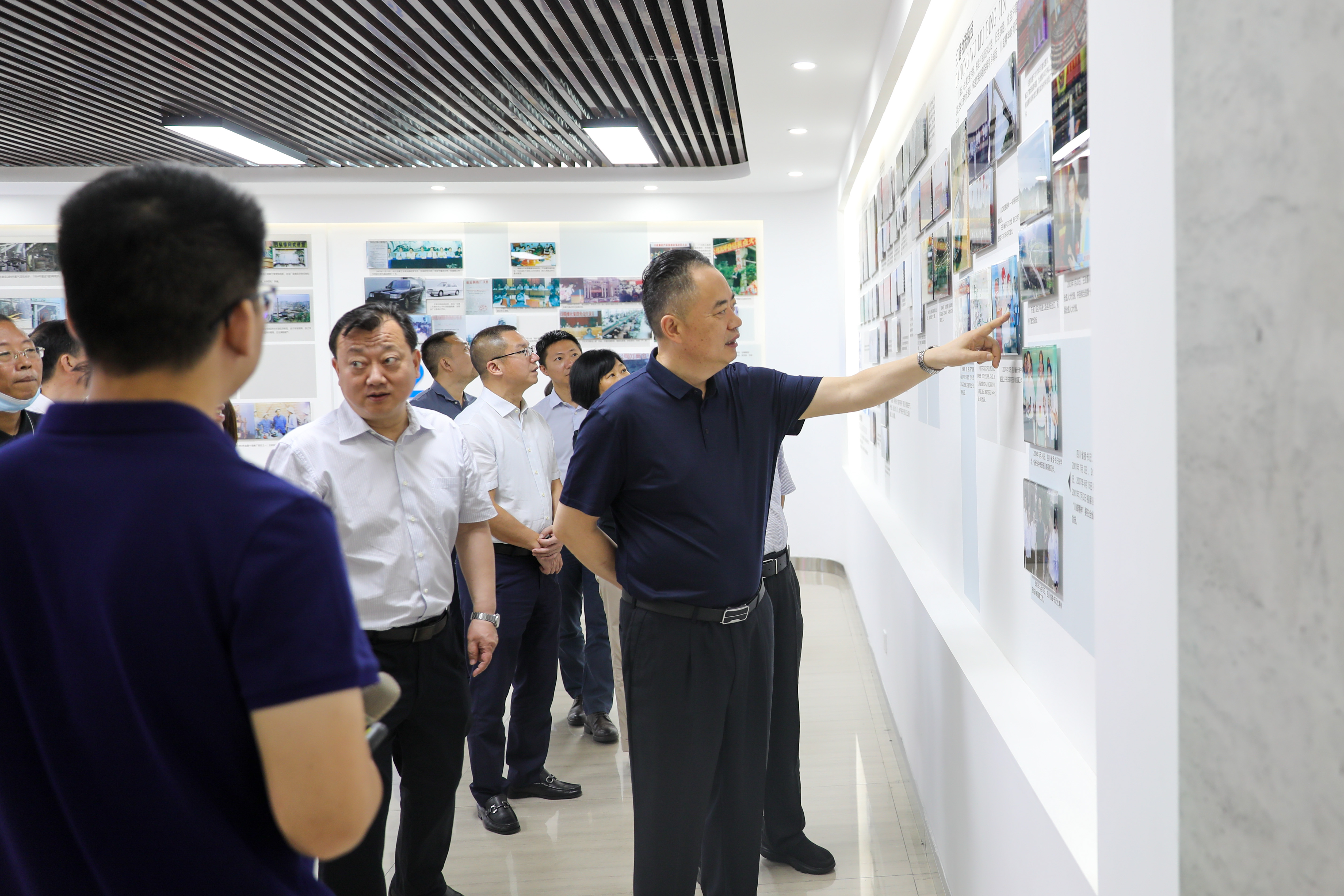 省人大常委会副主任宋朝华到汇赢连界基地 考察调研(图3) 省人大常委会副主任宋朝华到汇赢连界基地 考察调研(图3)