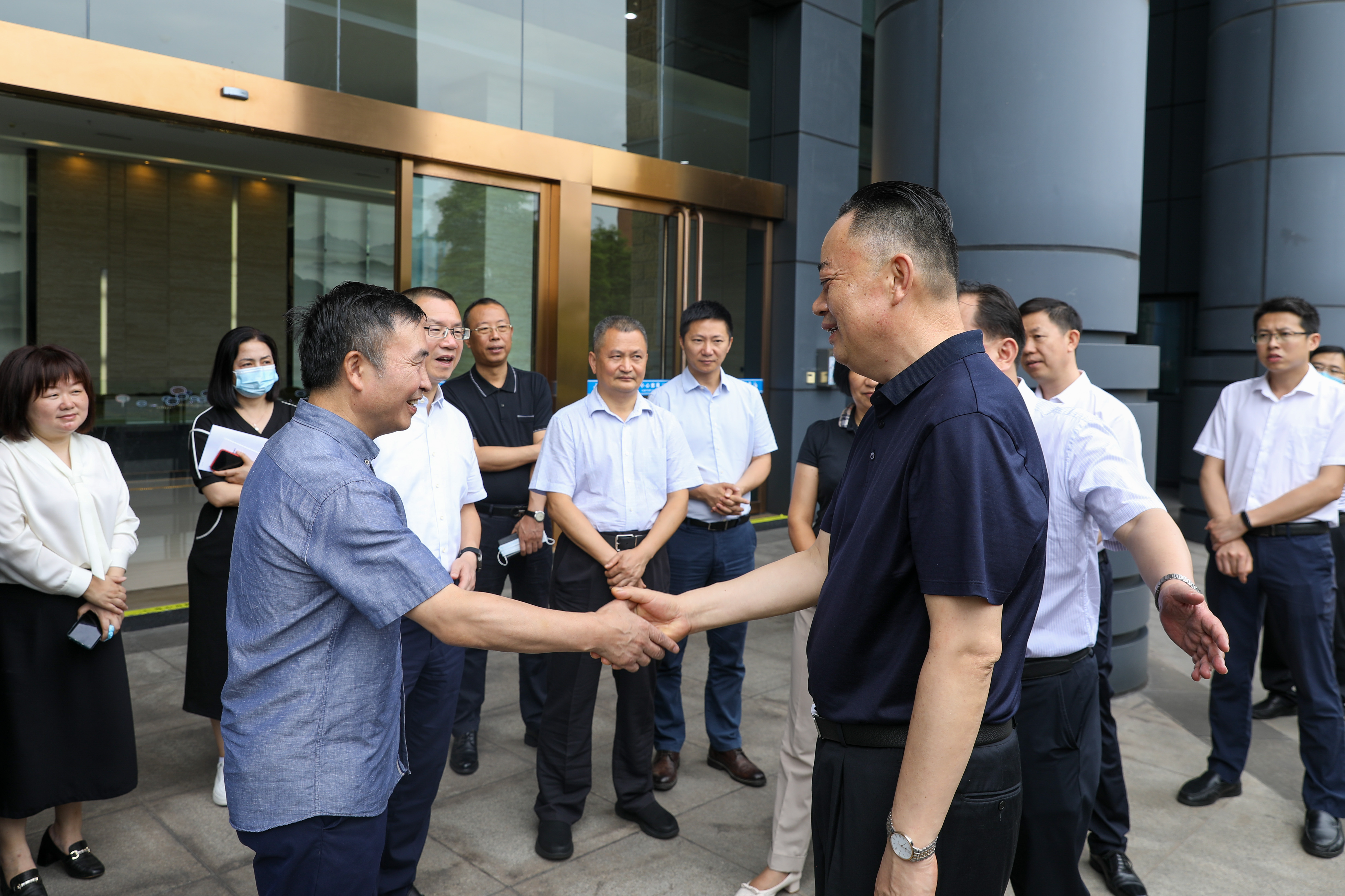 省人大常委会副主任宋朝华到汇赢连界基地 考察调研(图5) 省人大常委会副主任宋朝华到汇赢连界基地 考察调研(图5)