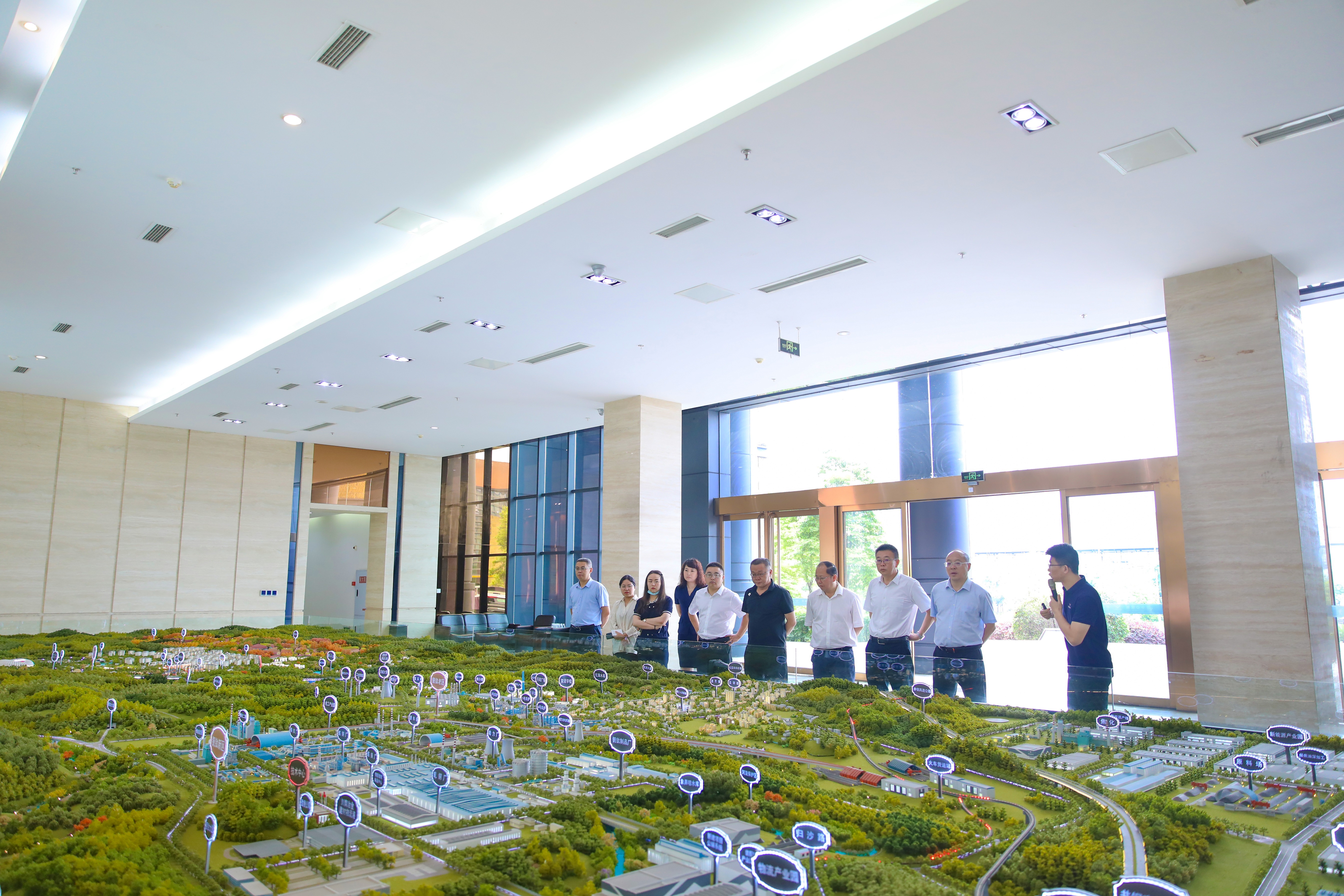 西昌市党政代表团一行来访汇赢连界基地考察调研