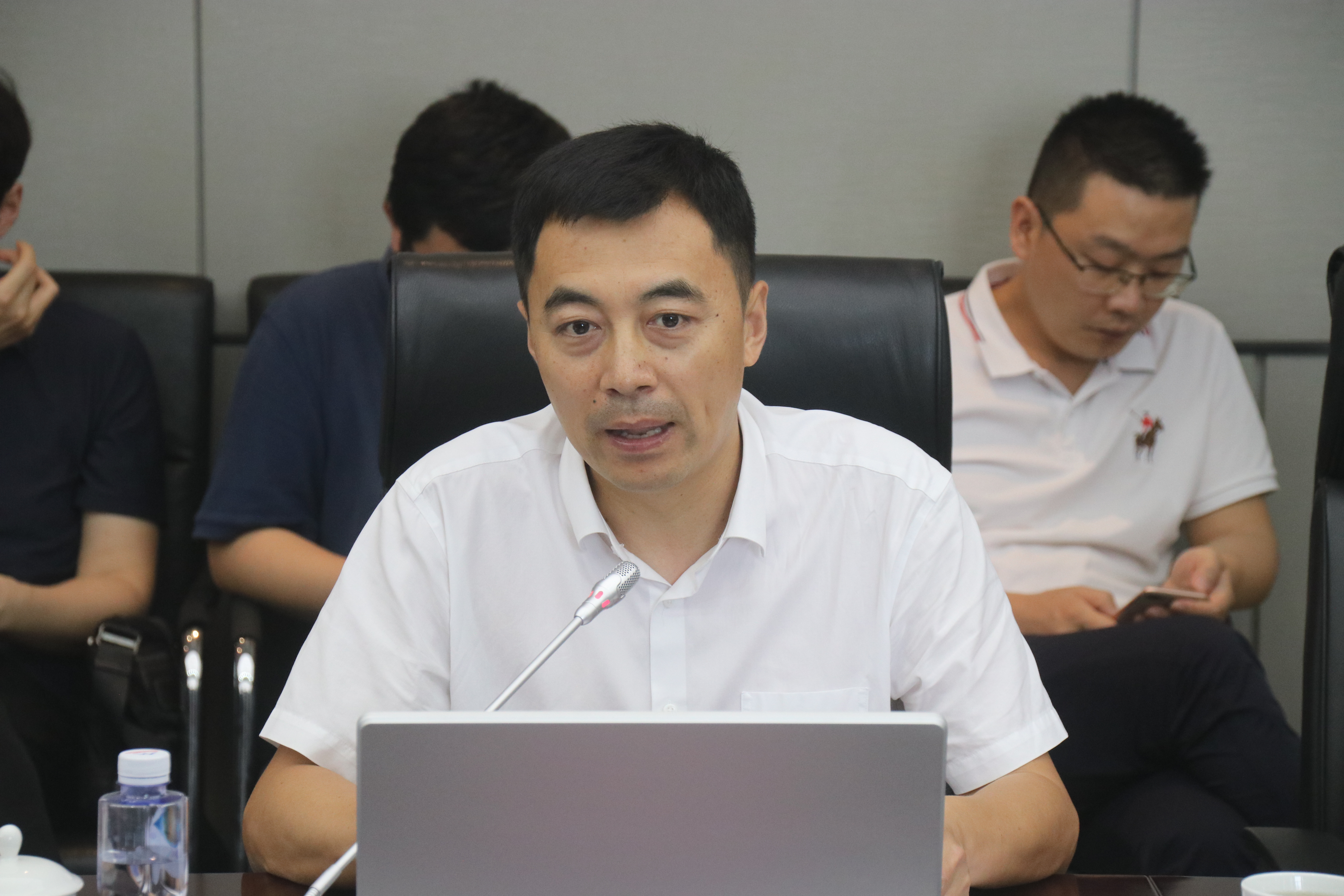 汇赢创新发展对接会于成都顺利召开——钒钛钢协专家行由汇赢拉开序幕(图2) 汇赢创新发展对接会于成都顺利召开——钒钛钢协专家行由汇赢拉开序幕(图2)