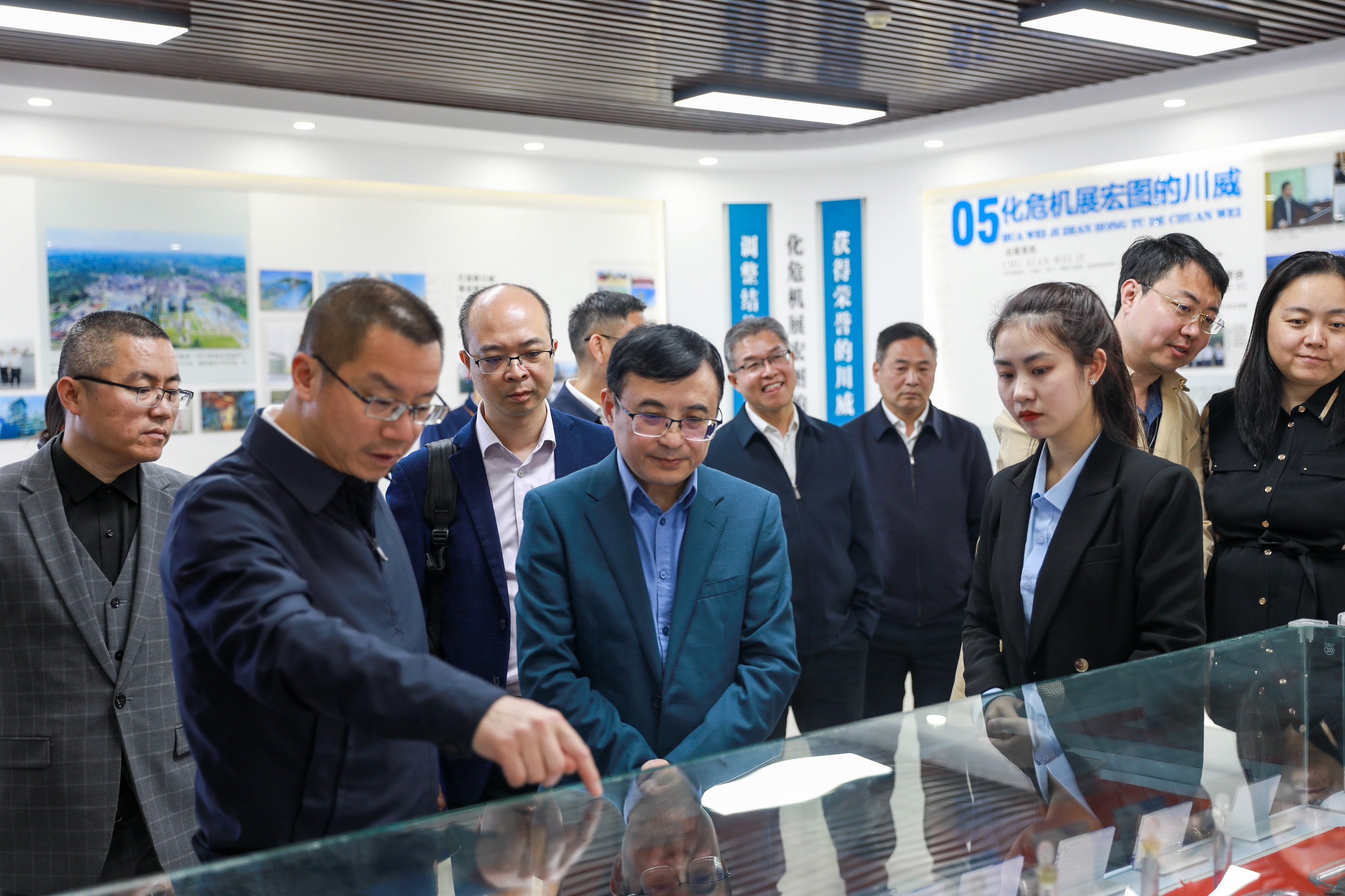 政企联动 协同发展——远洋能源·上海汉兴·中投到汇赢考察交流(图2) 政企联动 协同发展——远洋能源·上海汉兴·中投到汇赢考察交流(图2)