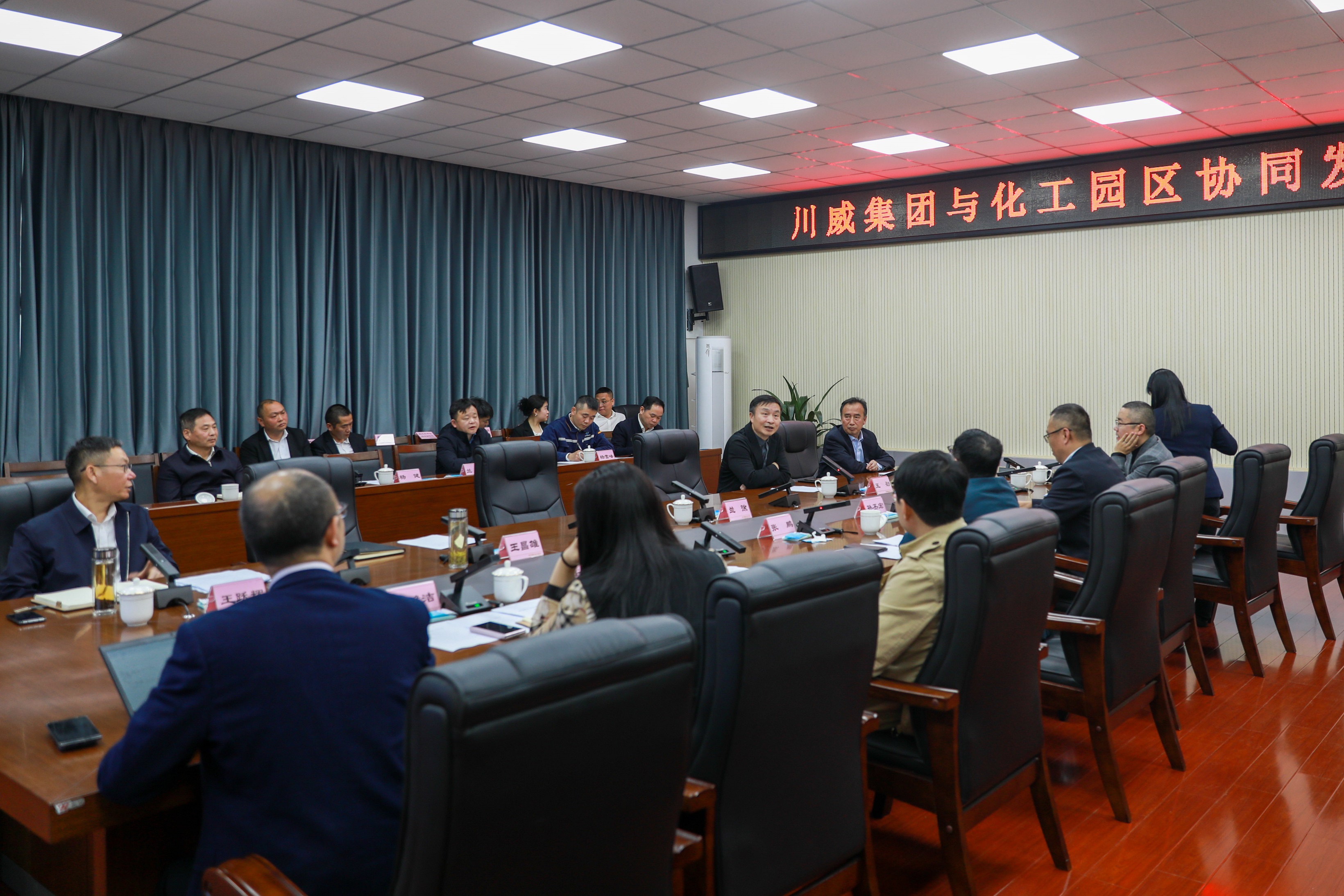 政企联动 协同发展——远洋能源·上海汉兴·中投到汇赢考察交流(图4) 政企联动 协同发展——远洋能源·上海汉兴·中投到汇赢考察交流(图4)