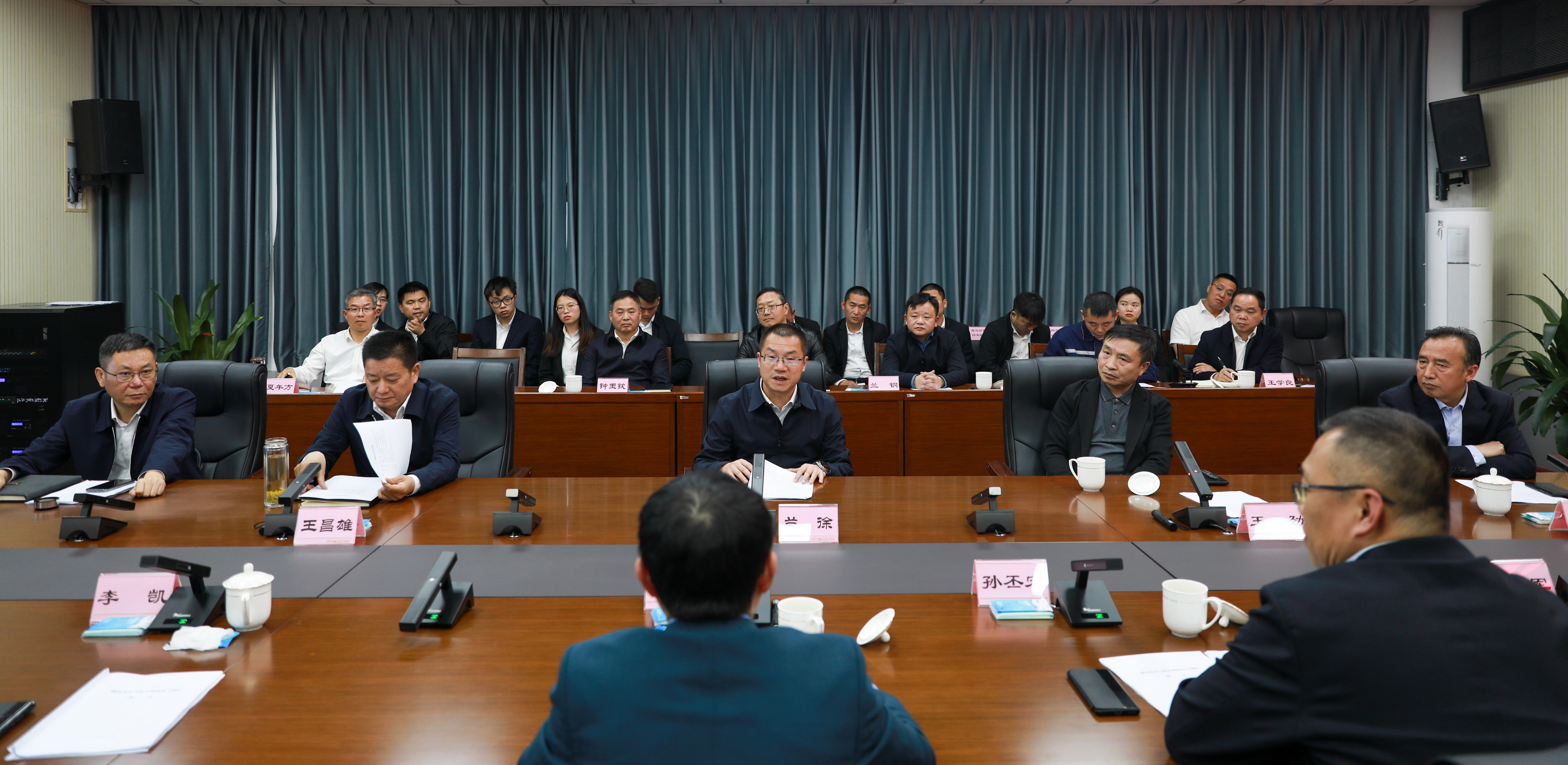 政企联动 协同发展——远洋能源·上海汉兴·中投到汇赢考察交流(图9) 政企联动 协同发展——远洋能源·上海汉兴·中投到汇赢考察交流(图9)