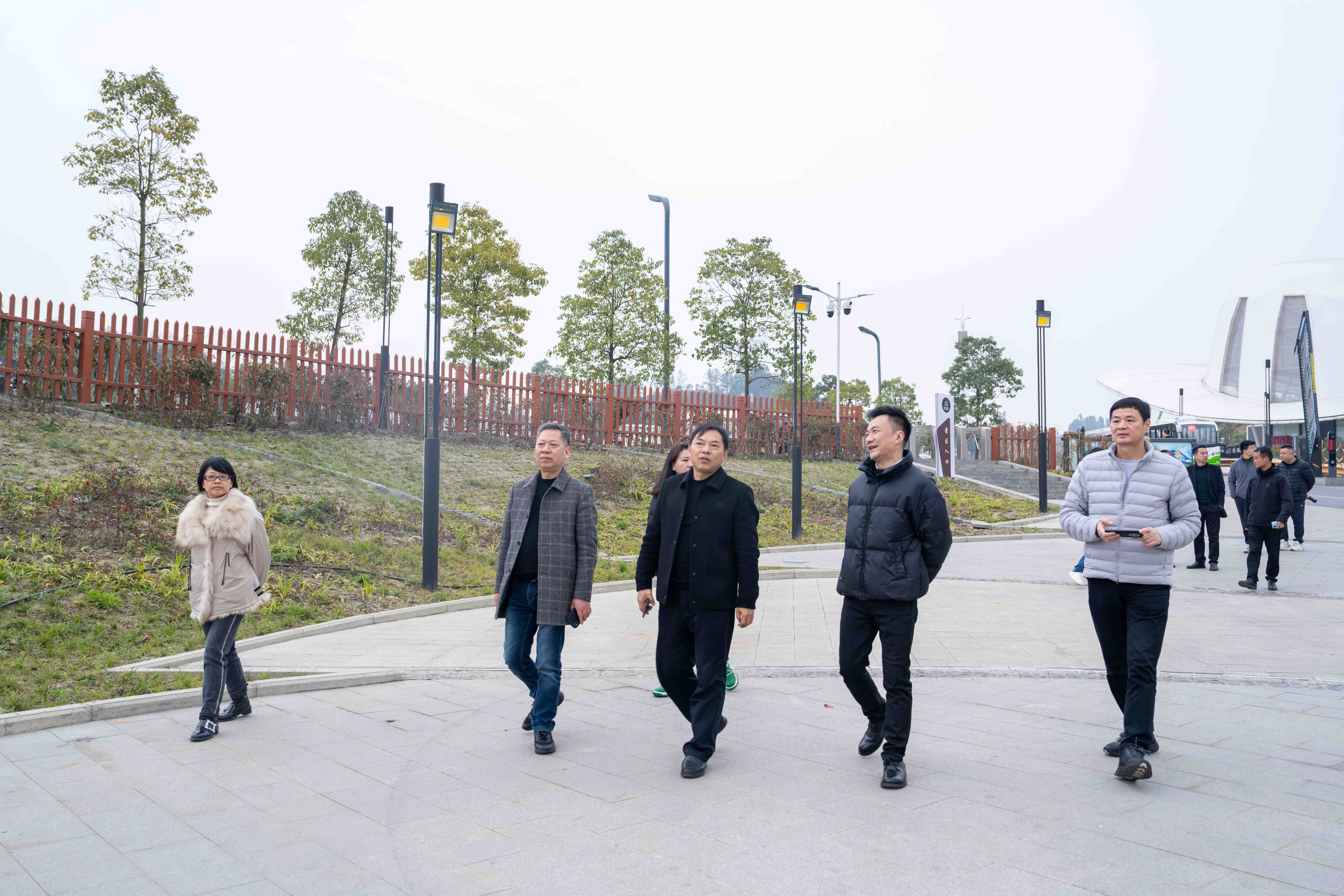 省主流媒体一行赴汇赢国际连界基地考察交流