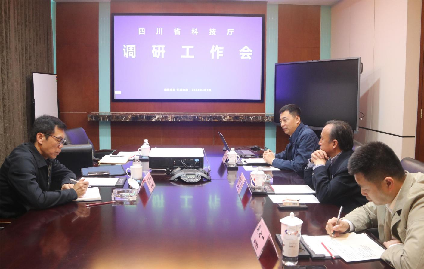 四川省科技厅副厅长陈学华到访汇赢调研交流