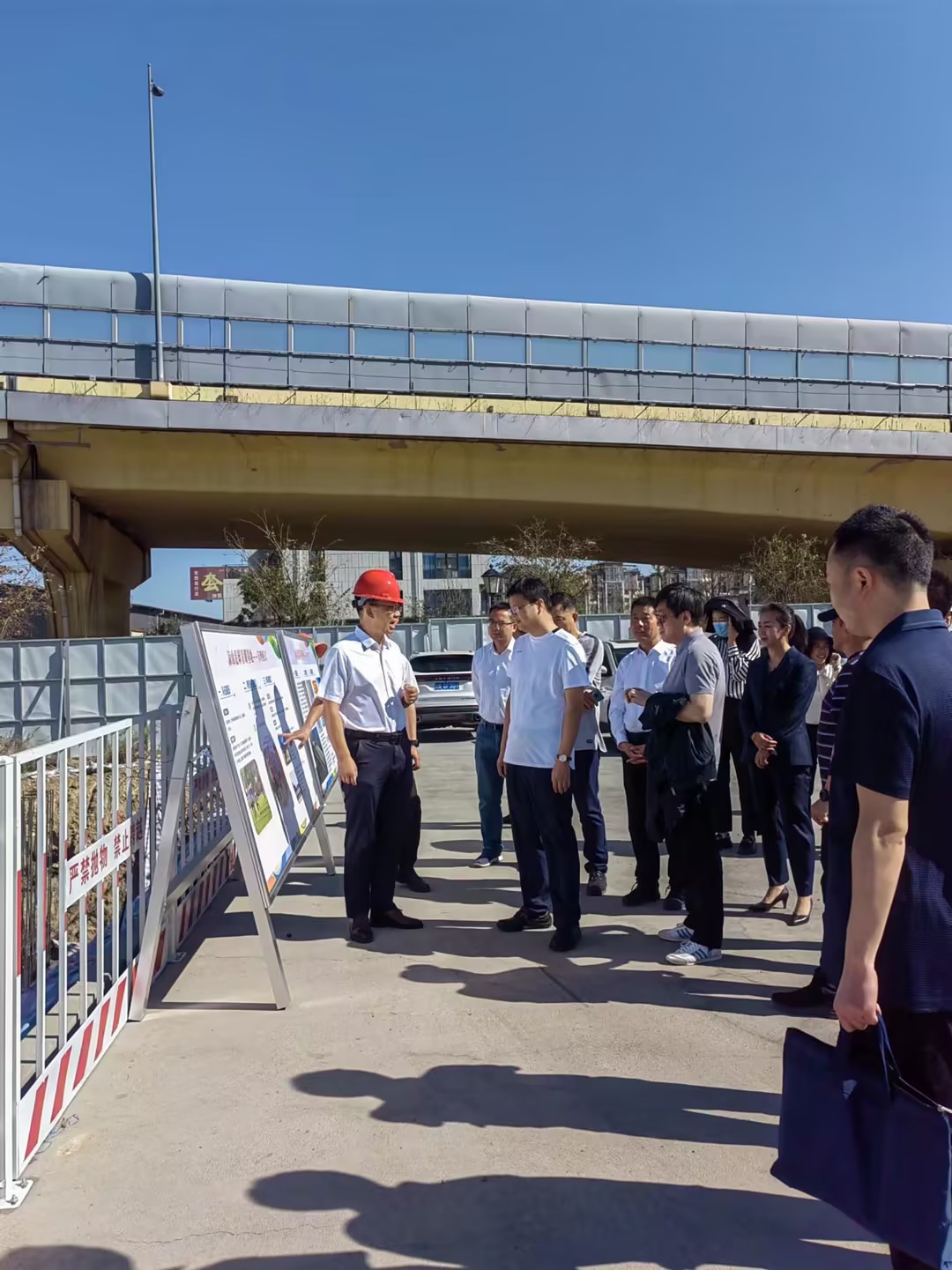 国家体育总局调研 凉山州青少年足球训练基地项目(图2) 国家体育总局调研 凉山州青少年足球训练基地项目(图2)