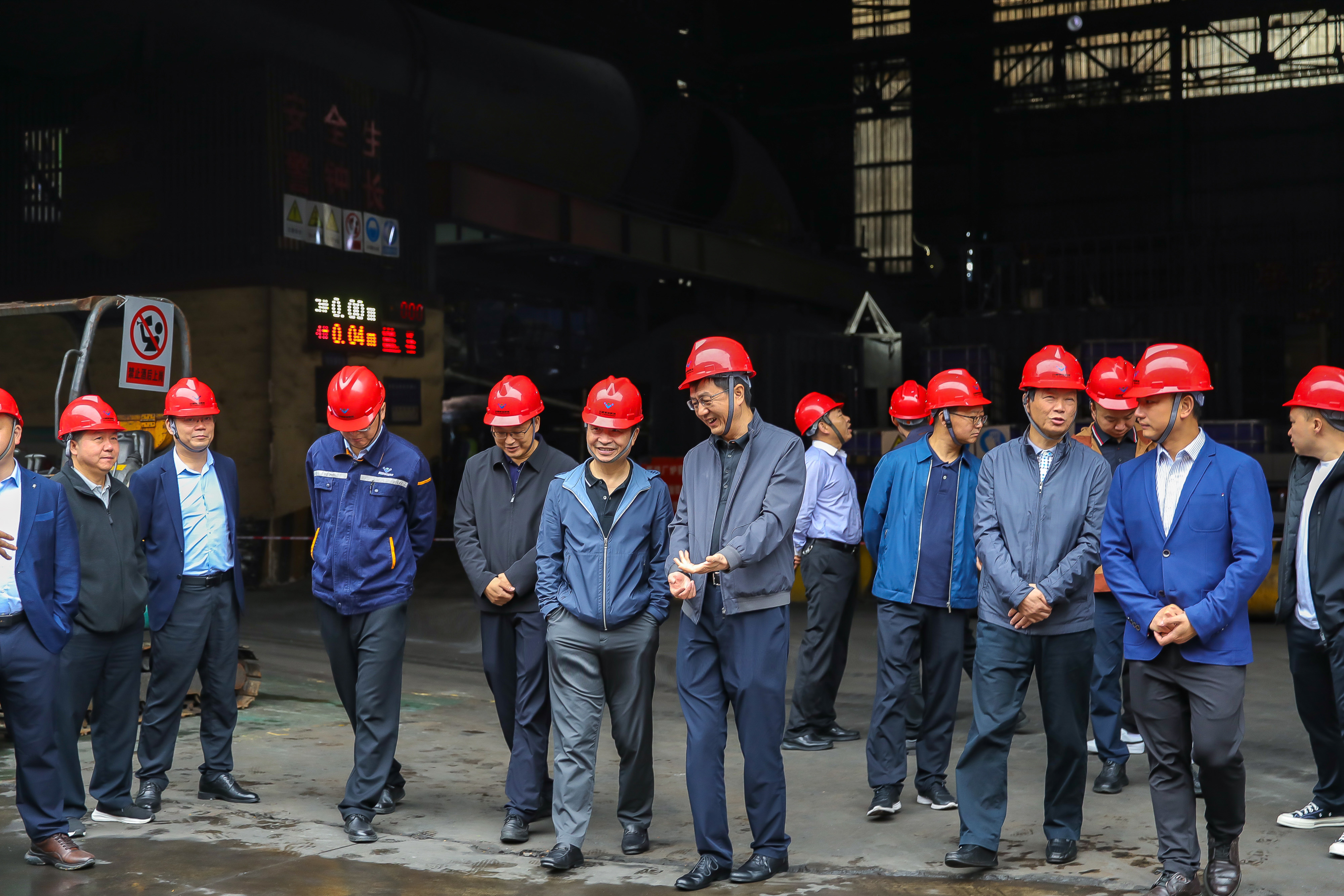 劳动创造价值 奋斗谱写未来——王劲董事长五一劳动节到连界基地一线慰问并交流座谈(图2) 劳动创造价值 奋斗谱写未来——王劲董事长五一劳动节到连界基地一线慰问并交流座谈(图2)