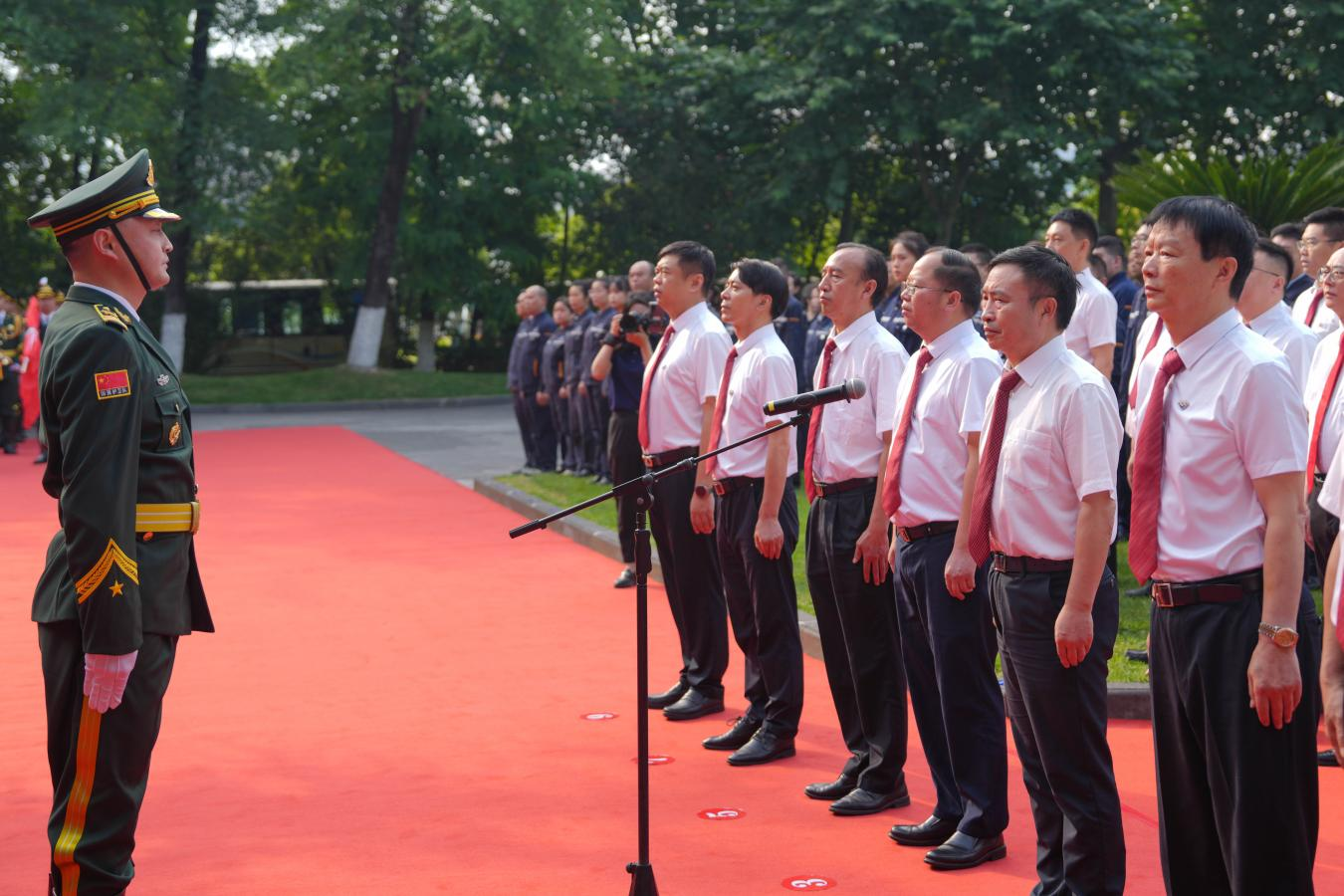 百年汇赢  价值企业——汇赢国际隆重举行成立二十六周年升旗仪式(图2)