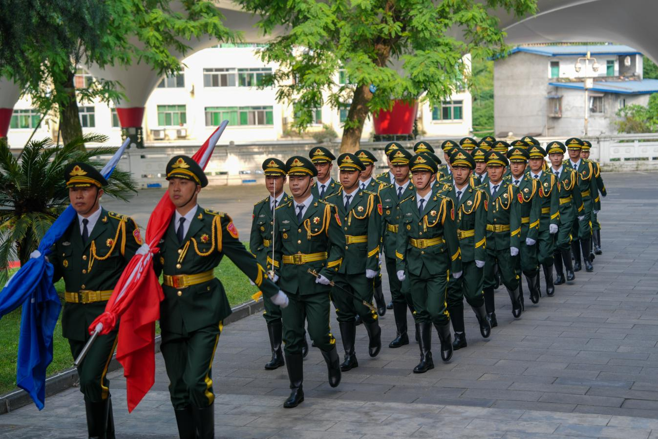 百年汇赢  价值企业——汇赢国际隆重举行成立二十六周年升旗仪式(图4)