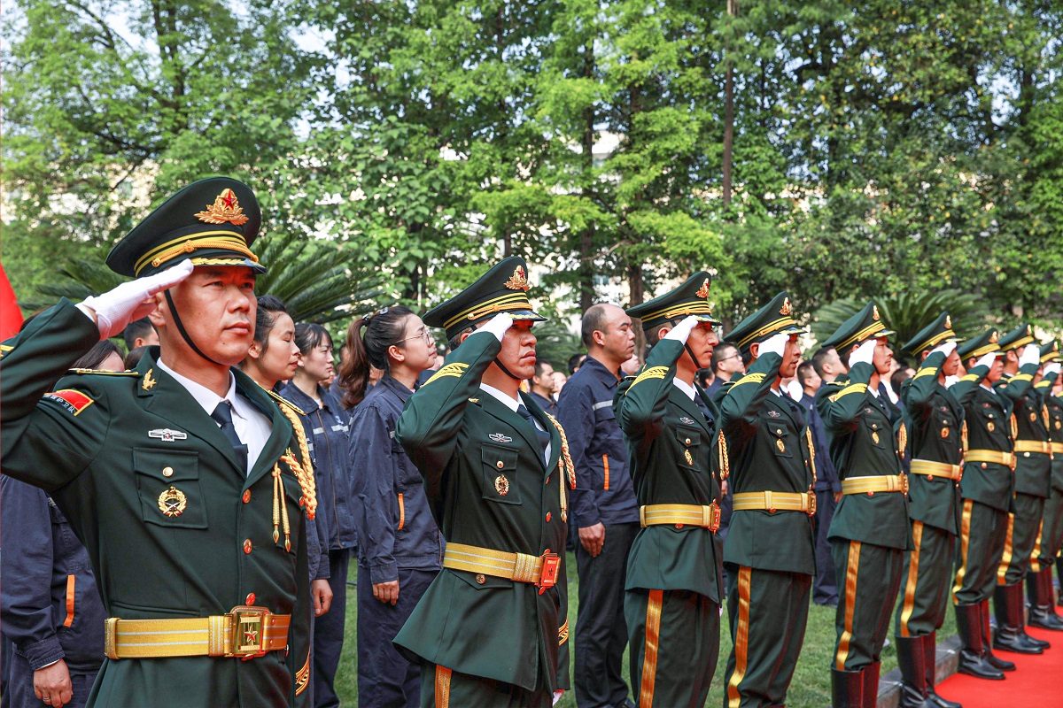 百年汇赢  价值企业——汇赢国际隆重举行成立二十六周年升旗仪式(图5)
