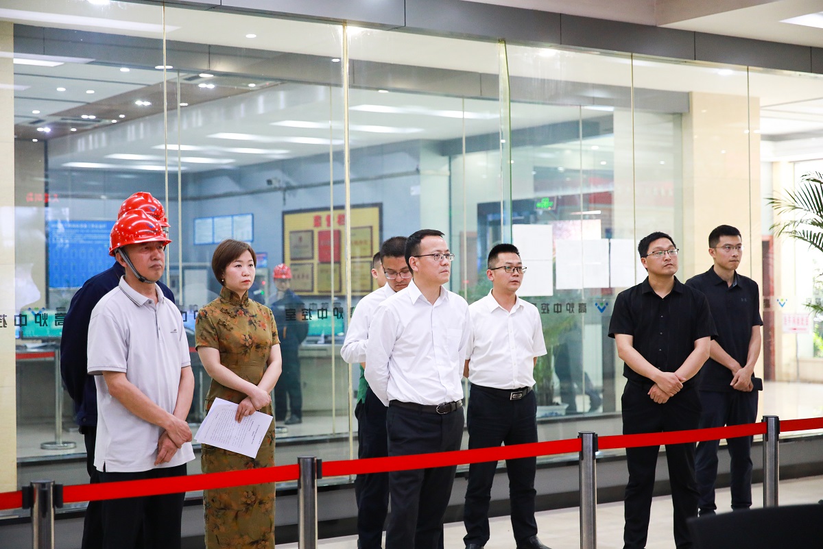              市委常委、统战部部长罗万东一行 深入汇赢调研推动转型升级与绿色发展(图2)