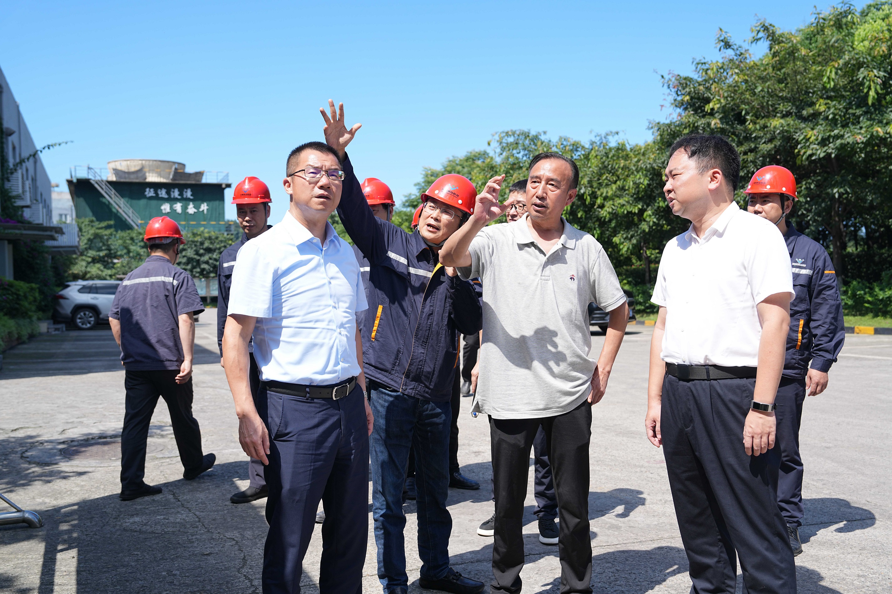 威远县委书记兰徐一行莅临汇赢连界基地考察调研(图3)