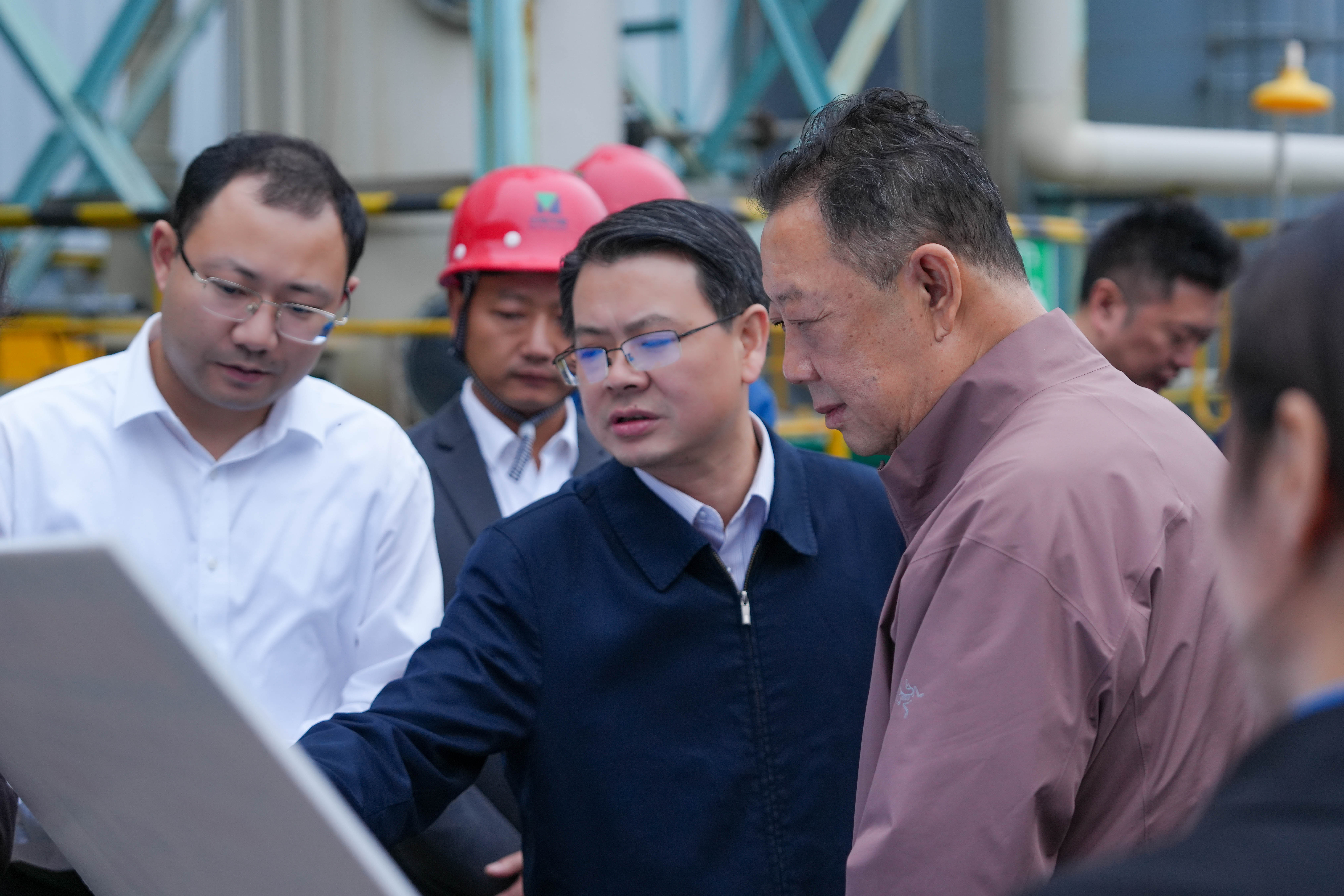 省高科协理事长，省政协党组原副书记、副主席曲木史哈一行到汇赢调研(图2)