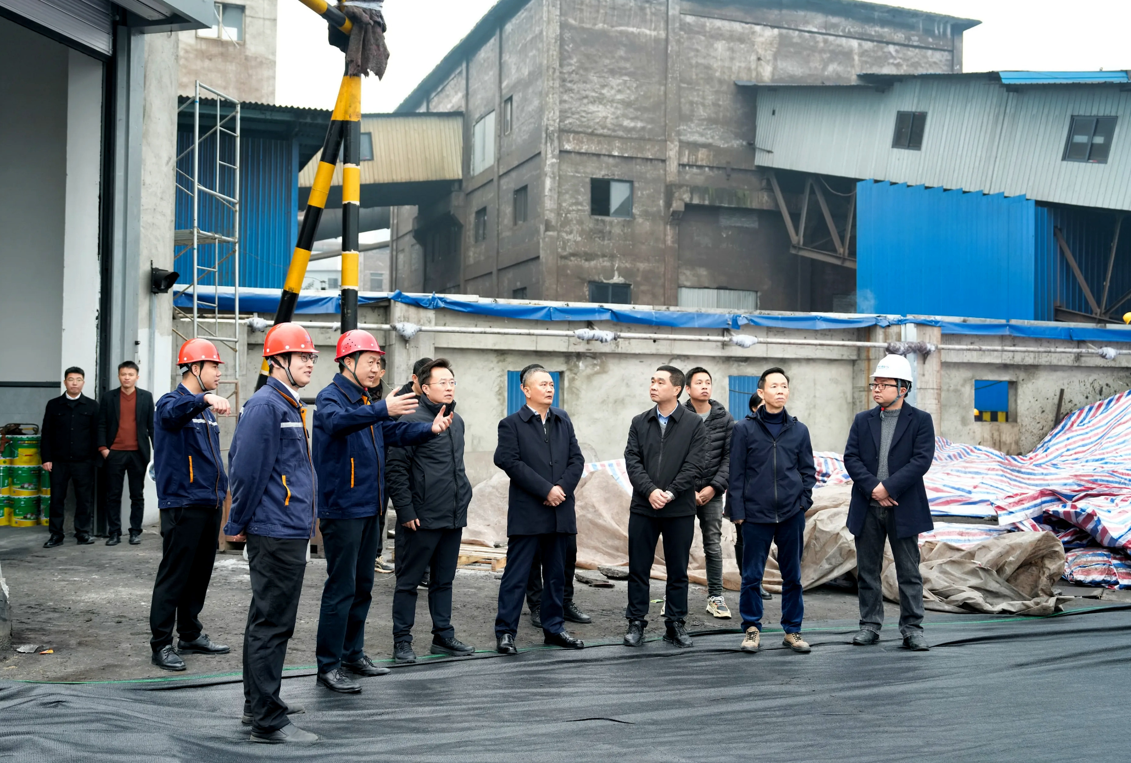 市人大常委会副主任曾云忠一行到汇赢督导超低排放改造项目建设“进度条”