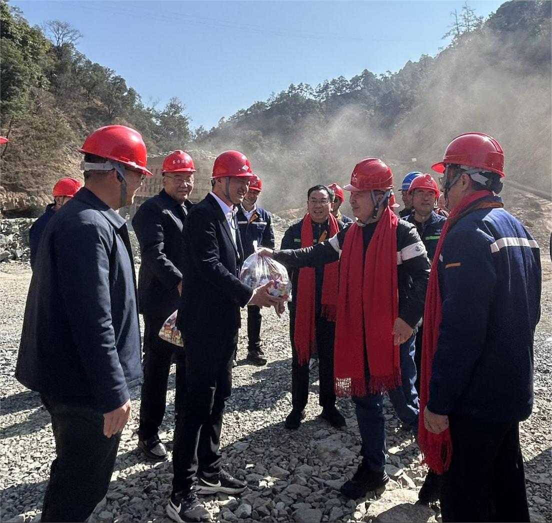 新春第一天董事长到矿山