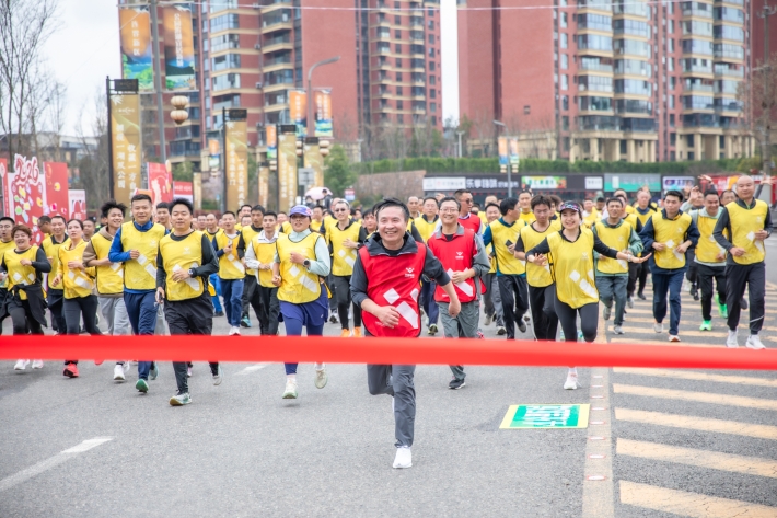 与你同行 共赴新程——汇赢国际隆重举行2026年新春越野跑(图10)