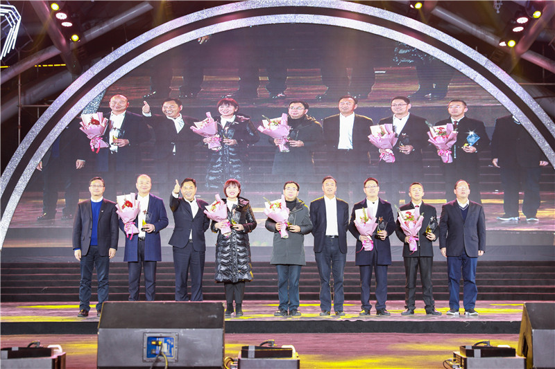 创造奇迹 追求卓越——汇赢国际举行2020年终文艺汇演(图9)