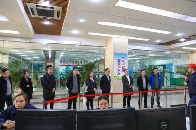 四川省产业投资集团到汇赢钒钛科技考察交流