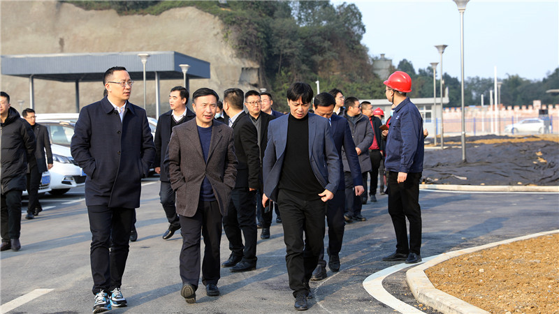 成都兴城供应链集团到汇赢钒钛科技考察交流(图3) 成都兴城供应链集团到汇赢钒钛科技考察交流(图3)
