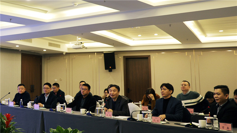 成都兴城供应链集团到汇赢钒钛科技考察交流(图5) 成都兴城供应链集团到汇赢钒钛科技考察交流(图5)