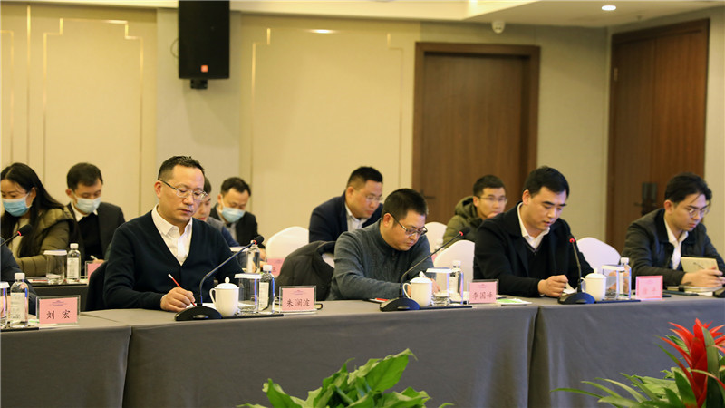 成都兴城供应链集团到汇赢钒钛科技考察交流(图6) 成都兴城供应链集团到汇赢钒钛科技考察交流(图6)