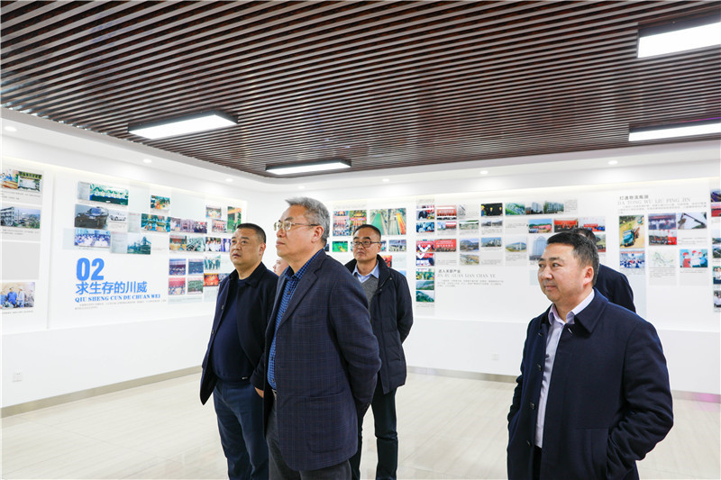 川煤集团副总经理徐廷甫一行 到汇赢连界基地交流(图2) 川煤集团副总经理徐廷甫一行 到汇赢连界基地交流(图2)