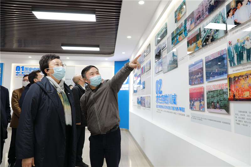 内江市市长郑莉一行莅临汇赢连界基地调研(图2) 内江市市长郑莉一行莅临汇赢连界基地调研(图2)